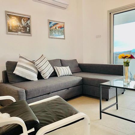 Panoramic Seaside Getaway, 2-Br Penthouse Apartment Larnaca Bagian luar foto