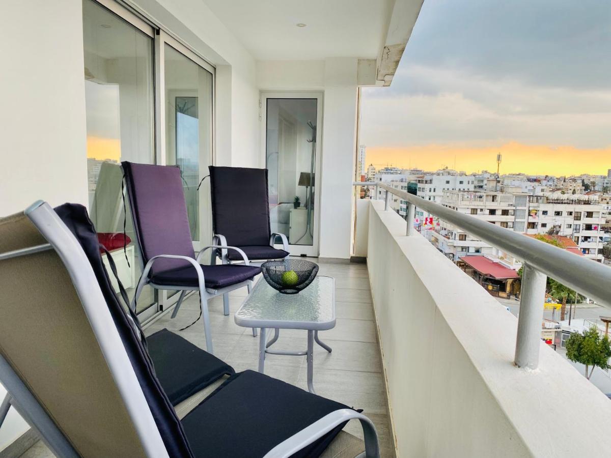 Panoramic Seaside Getaway, 2-Br Penthouse Apartment Larnaca Bagian luar foto