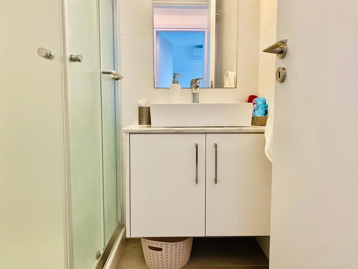 Panoramic Seaside Getaway, 2-Br Penthouse Apartment Larnaca Bagian luar foto