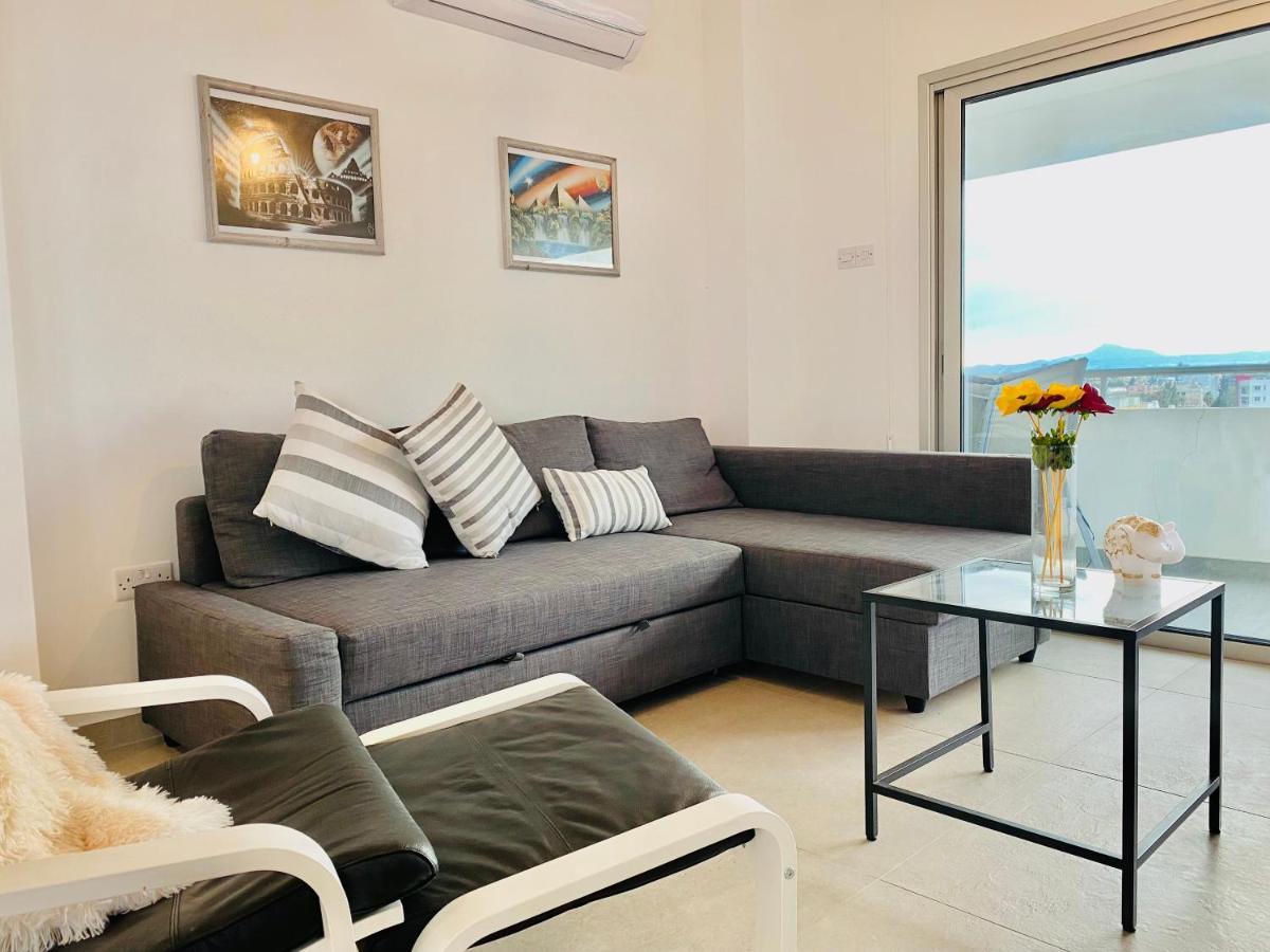 Panoramic Seaside Getaway, 2-Br Penthouse Apartment Larnaca Bagian luar foto