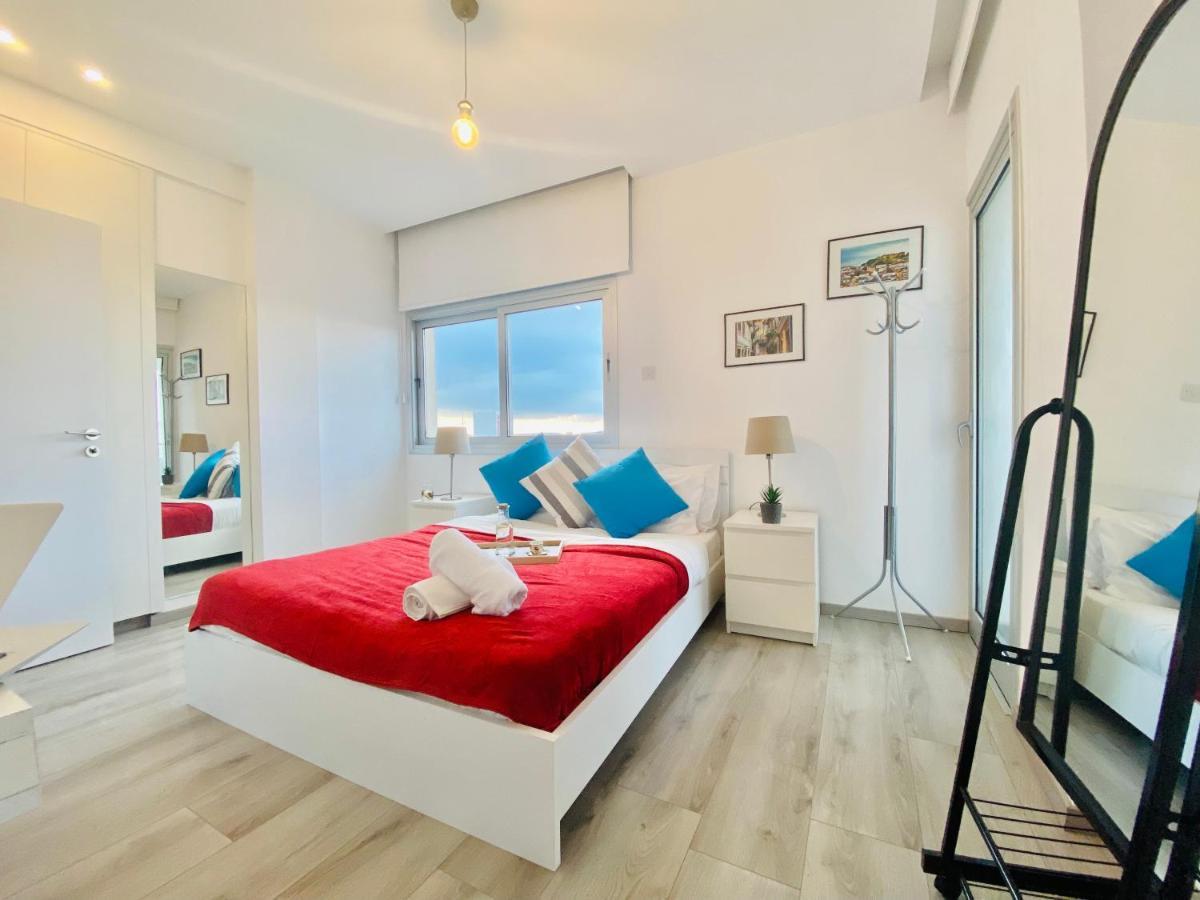 Panoramic Seaside Getaway, 2-Br Penthouse Apartment Larnaca Bagian luar foto