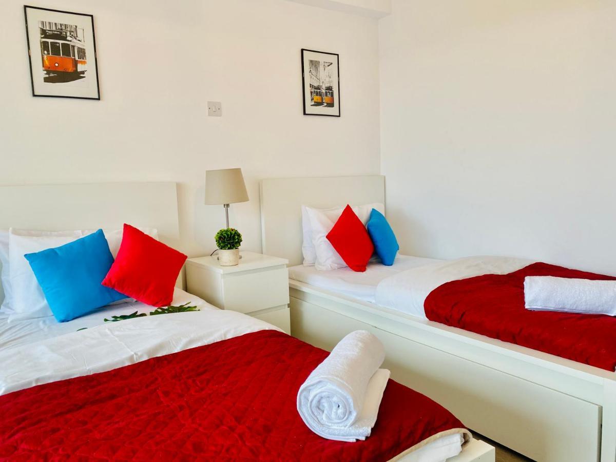 Panoramic Seaside Getaway, 2-Br Penthouse Apartment Larnaca Bagian luar foto